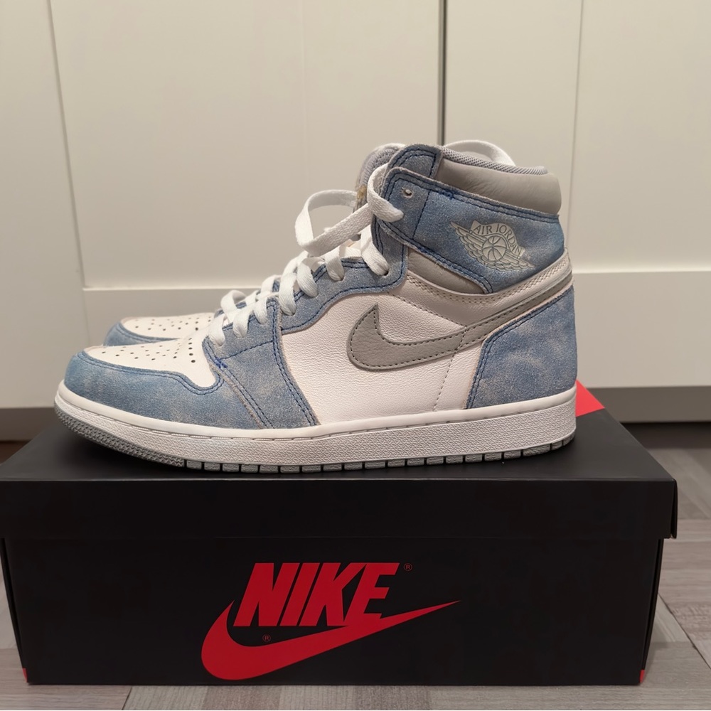 Jordan 1 hyper royal sneakers